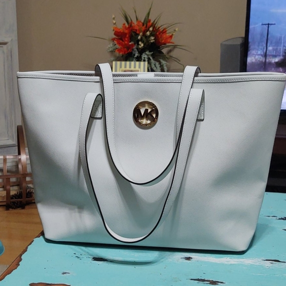 Michael Kors Handbags - Michael Kors Jet Set Large Travel Tote